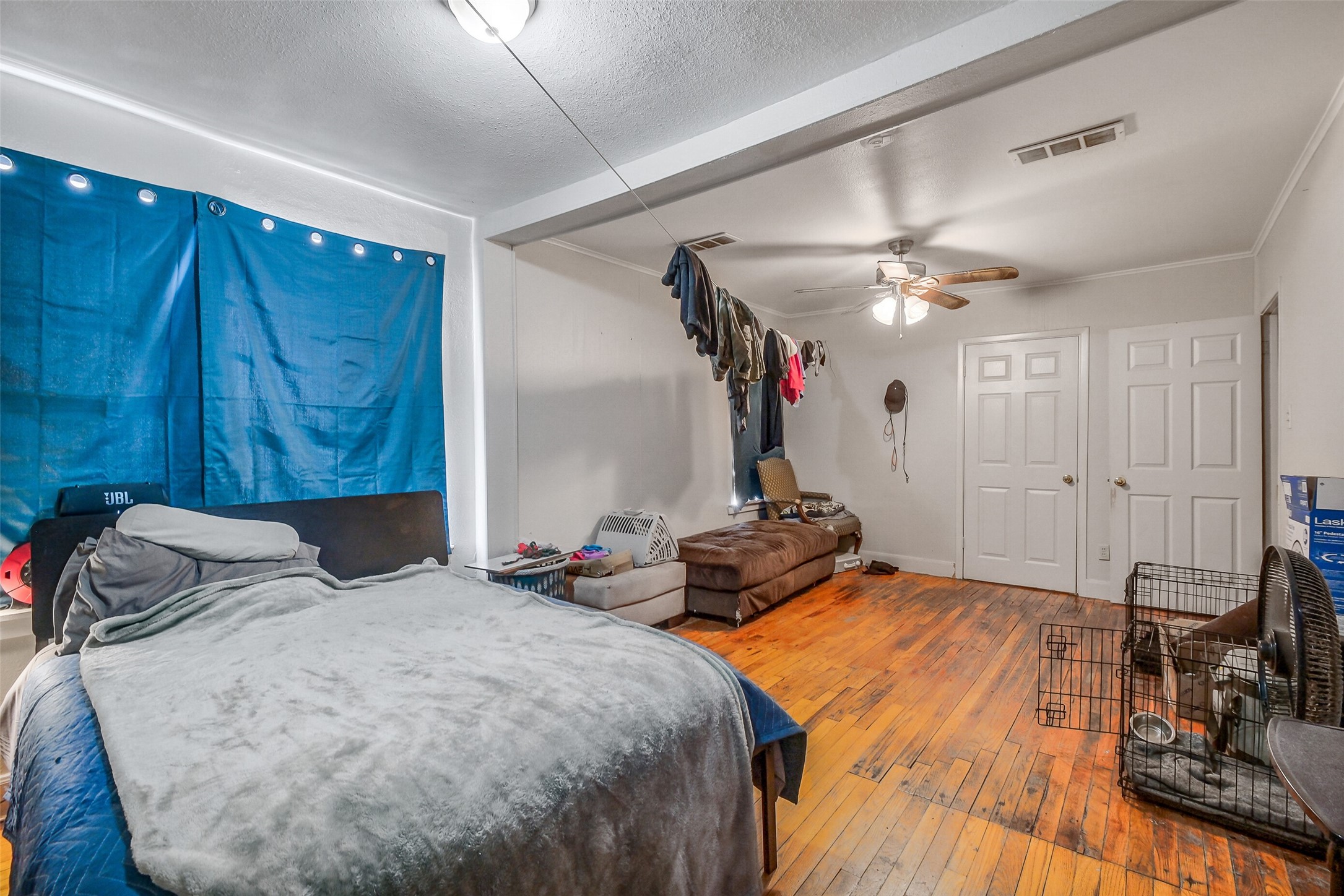 3435 Rosedale Street Houston, TX 77004 - Photo 20 of 34 a bedroom with a bed and a mirror