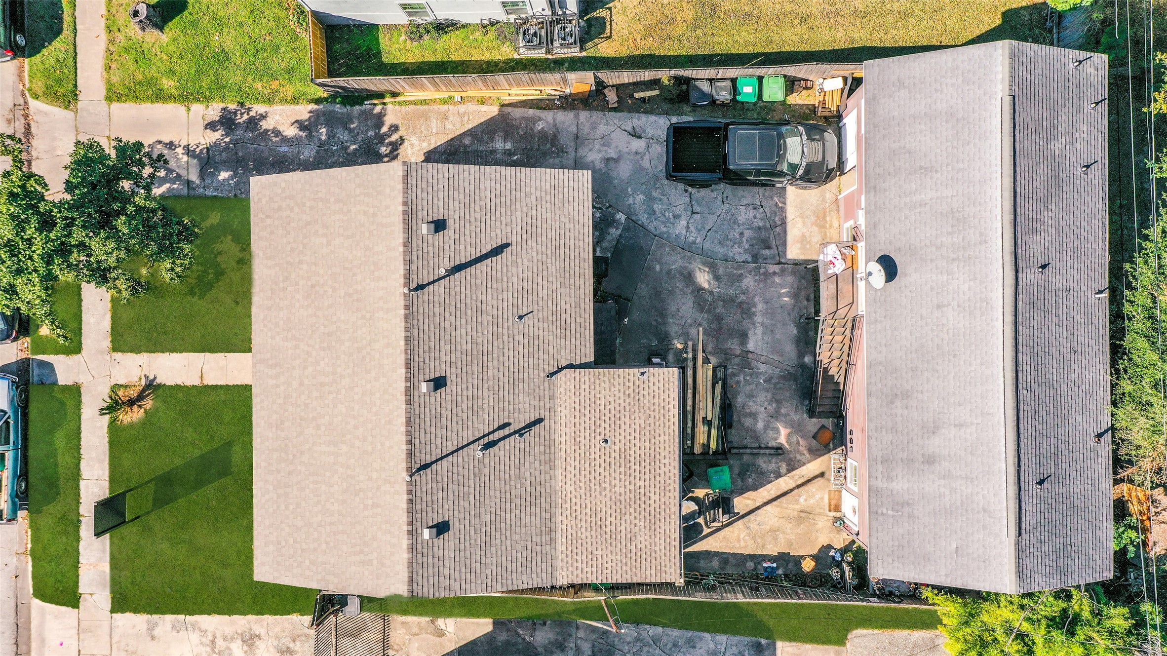 3435 Rosedale Street Houston, TX 77004 - Photo 5 of 34 an aerial view of a house with a yard