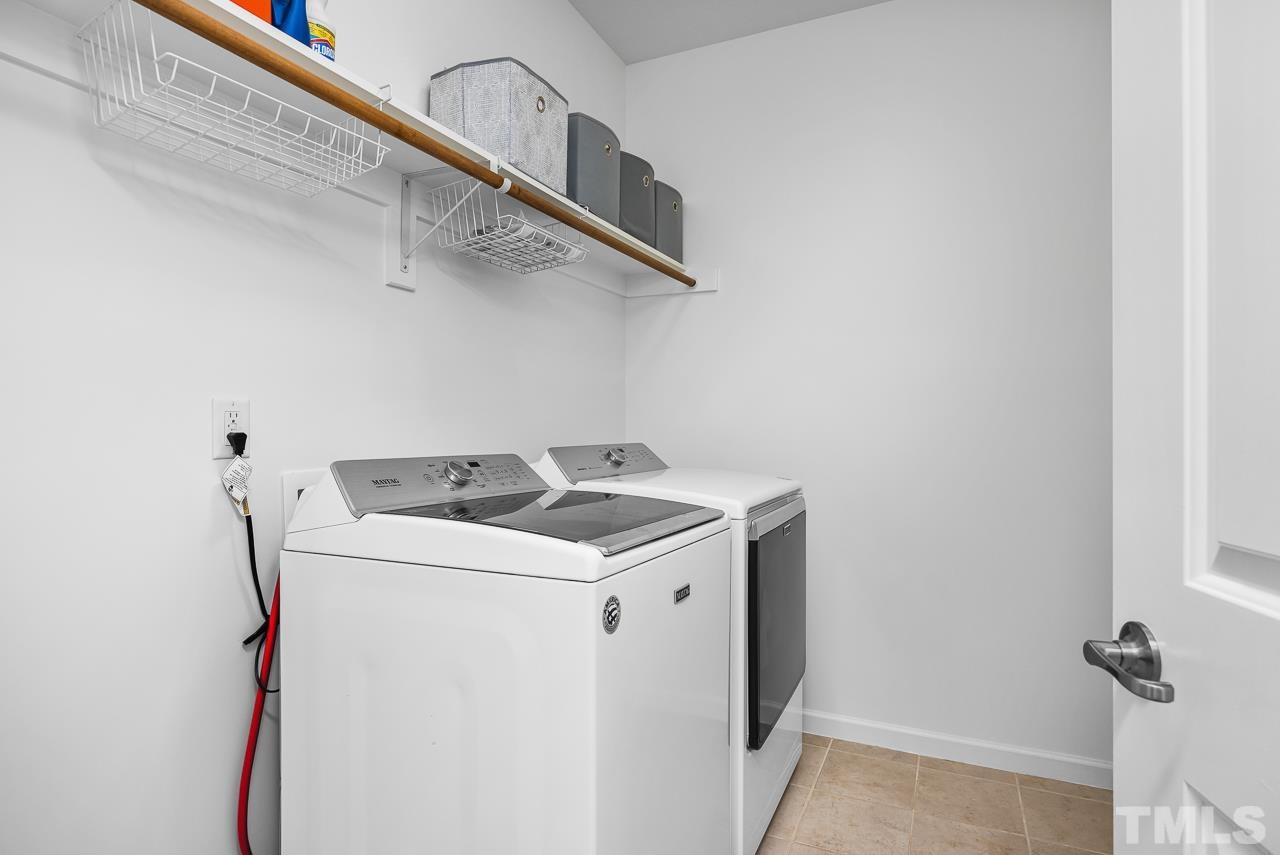 5528 Wade Park Boulevard Raleigh, NC 27607 - Photo 20 of 30 a utility room with dryer and washer