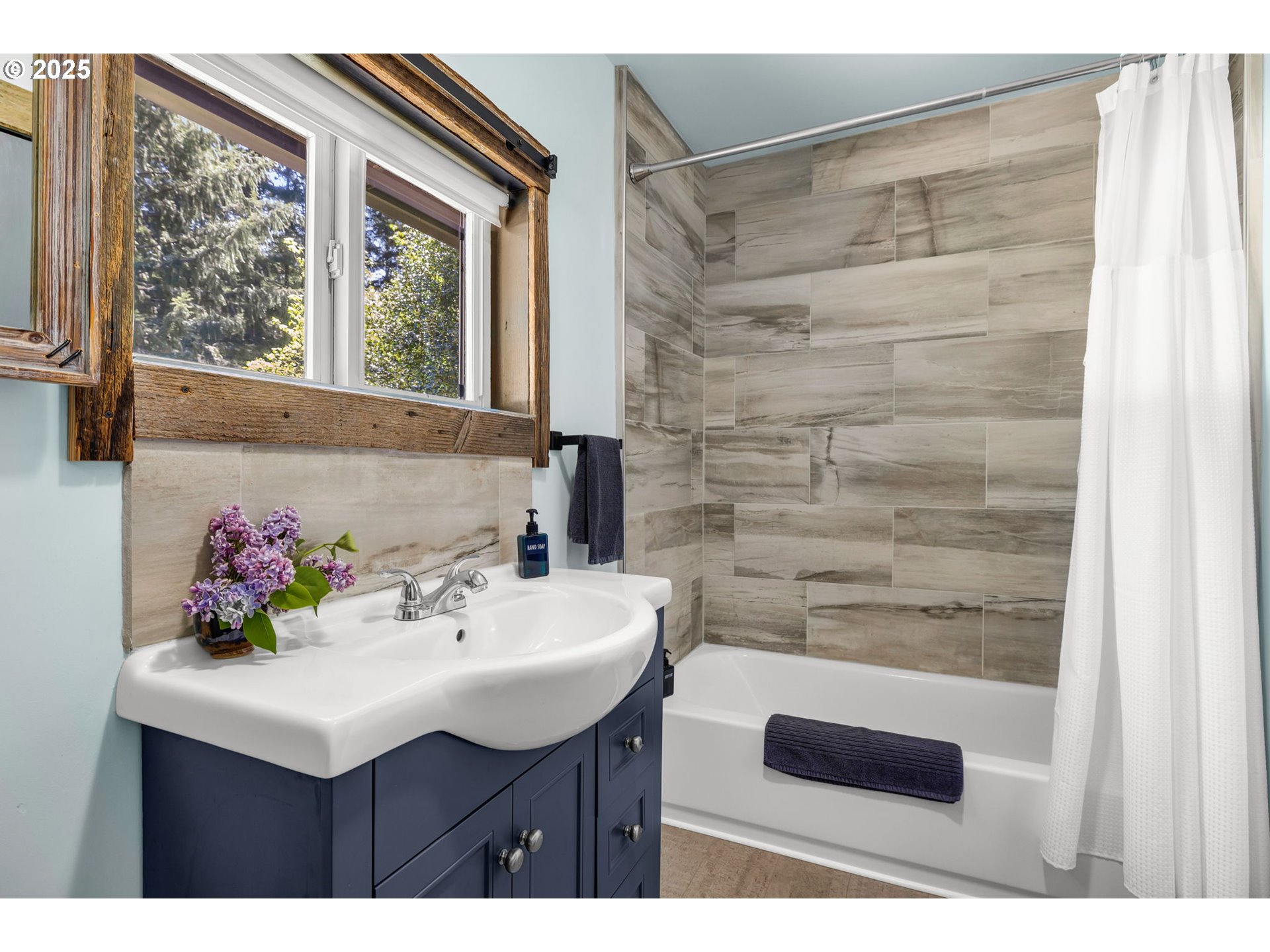 225 North Dubois Road Ariel, WA 98603 - Photo 25 of 39 Bathroom