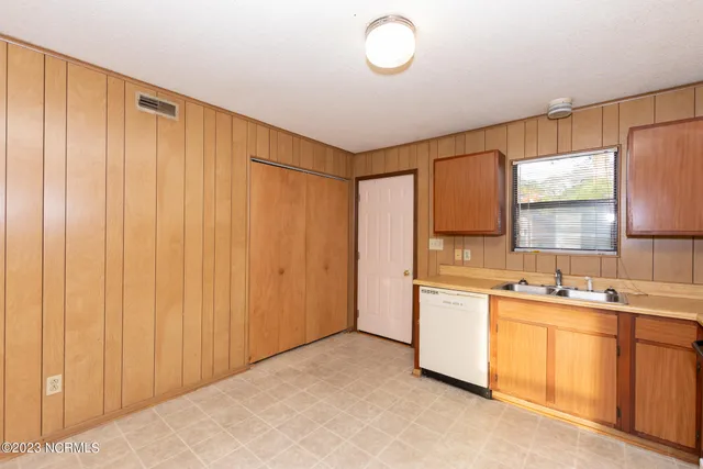 $850 | 106 Ravenwood Drive, Unit C, Jacksonville, NC 28546