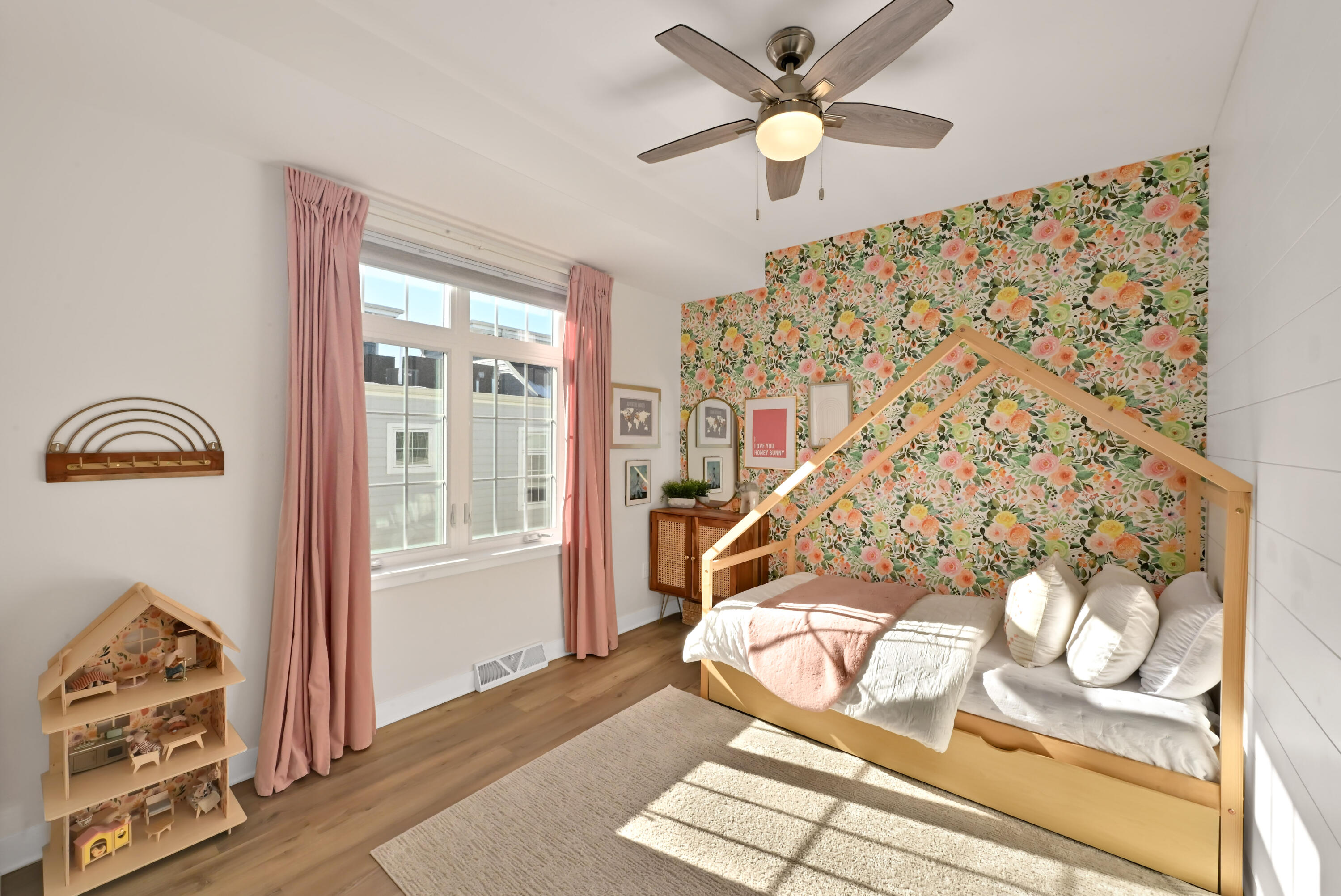 307 East Pier Street Port Washington, WI 53074 - Photo 21 of 41 Second Bedroom