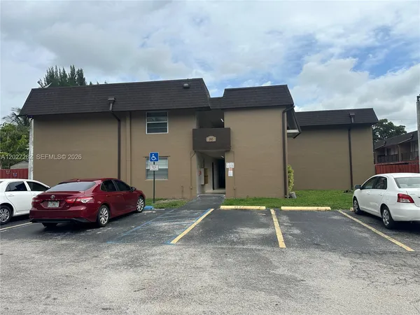 $275,000 | 890 Southwest 129th Place, Unit 208, Miami, FL 33184
