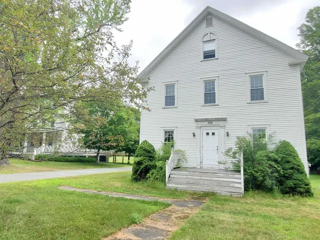 $3,500 | 526 Canaan Street, Unit 2, Canaan, NH 03741