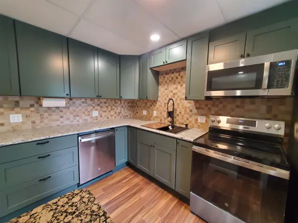 $3,500 | 526 Canaan Street, Unit 2, Canaan, NH 03741