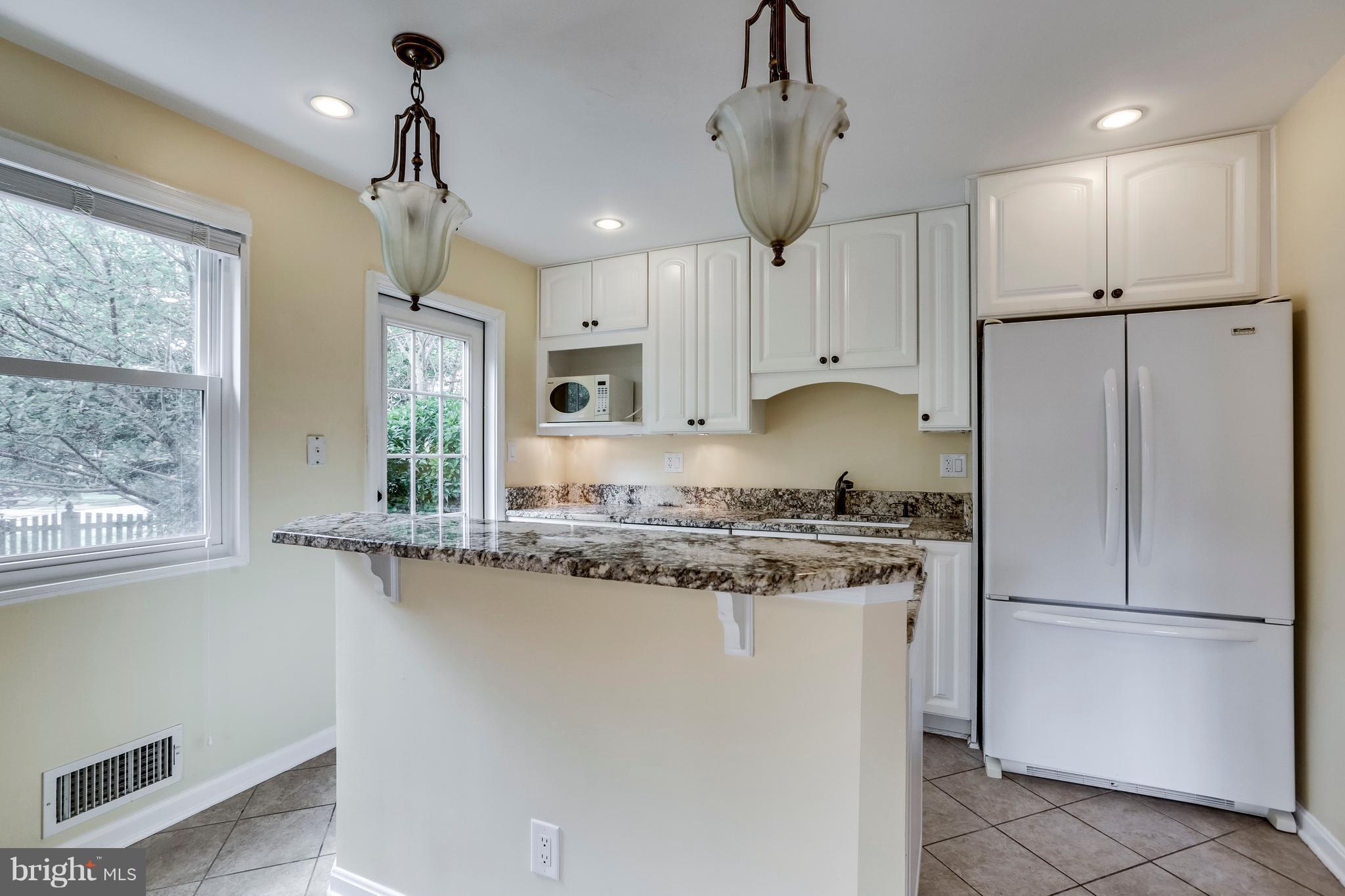 5200 Richenbacher Avenue Alexandria, VA 22304 - Photo 7 of 30 Kitchen