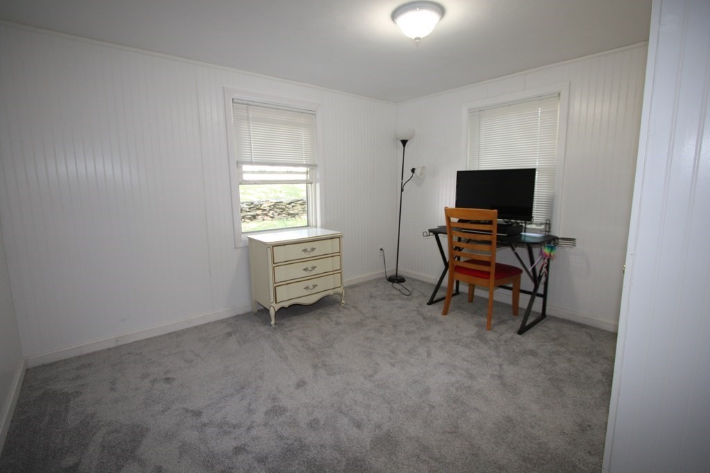 39 Warren Road Auburn, MA 01501 - Photo 12 of 15 Gallery Image 12