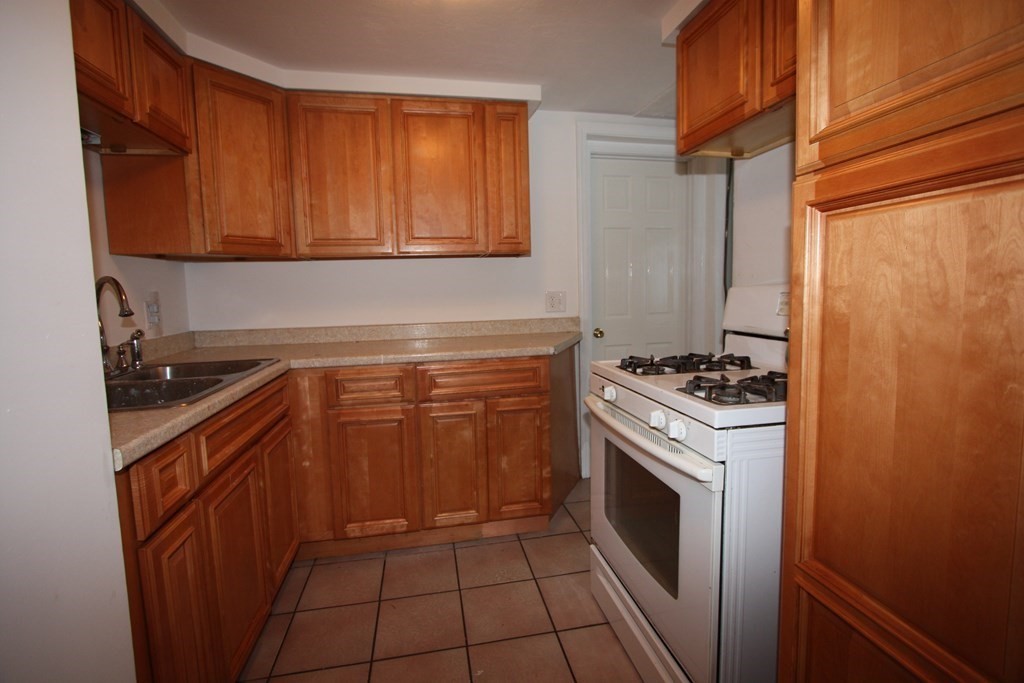 39 Warren Road Auburn, MA 01501 - Photo 6 of 15 Gallery Image 6