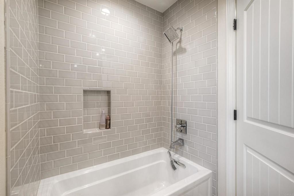 917 Santo Way Cardiff-by-the-Sea, CA 92007 - Photo 25 of 43 a bathroom with a bathtub