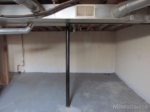 20144 15 Mile Road, Unit 197 Clinton Township, MI 48035 - Photo 6 of 26 31223921-5.JPG