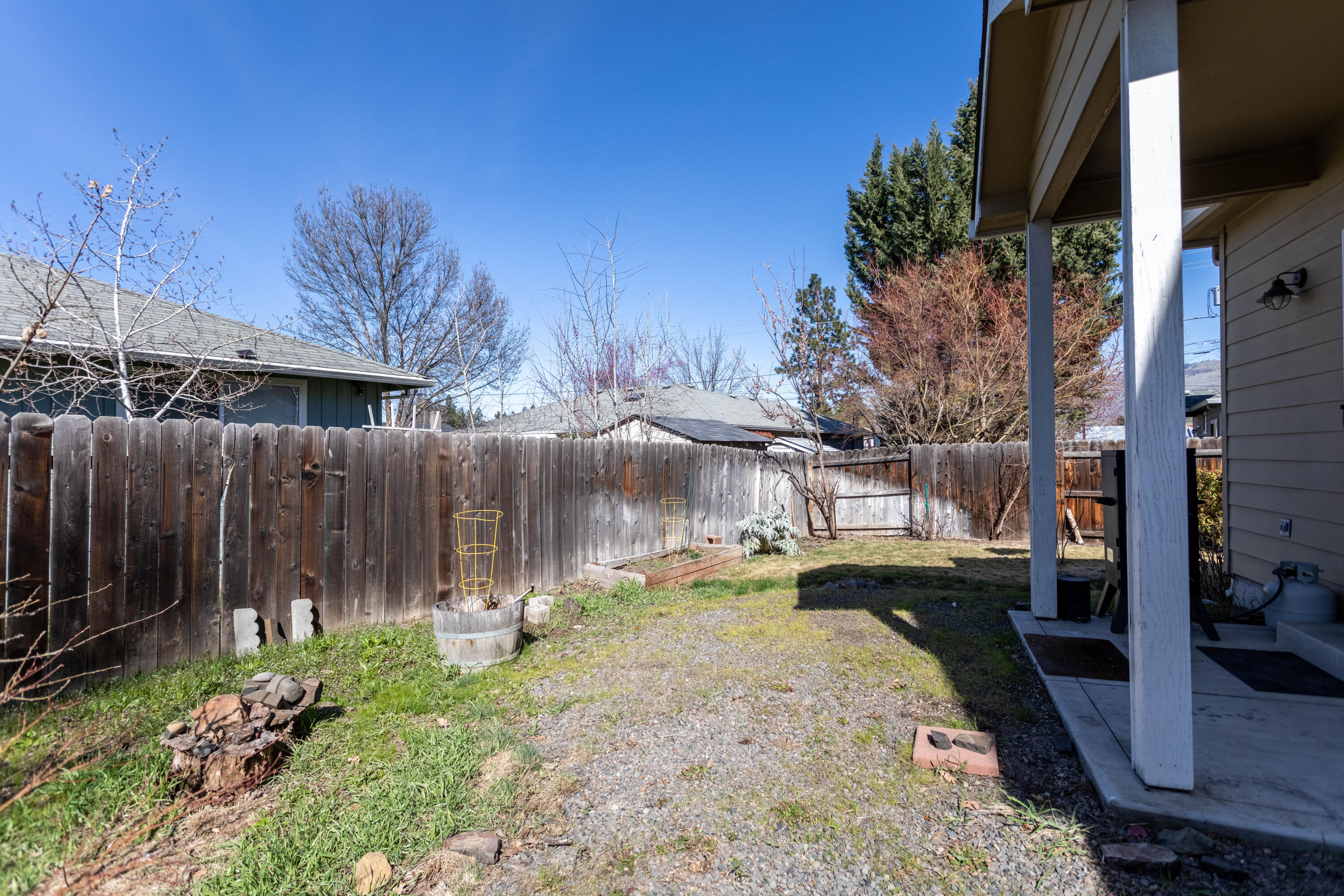 1012 Megan Lane Phoenix, OR 97535 - Photo 34 of 35 1-4