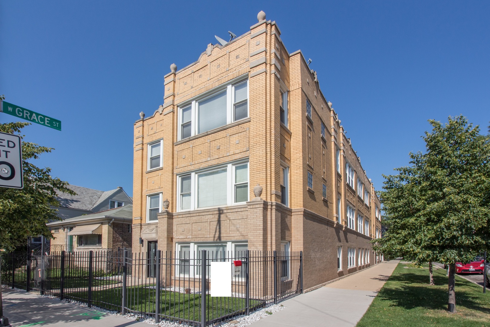 3350 West Grace Street, Unit 3 Chicago, IL 60618 - Photo 1 of 17