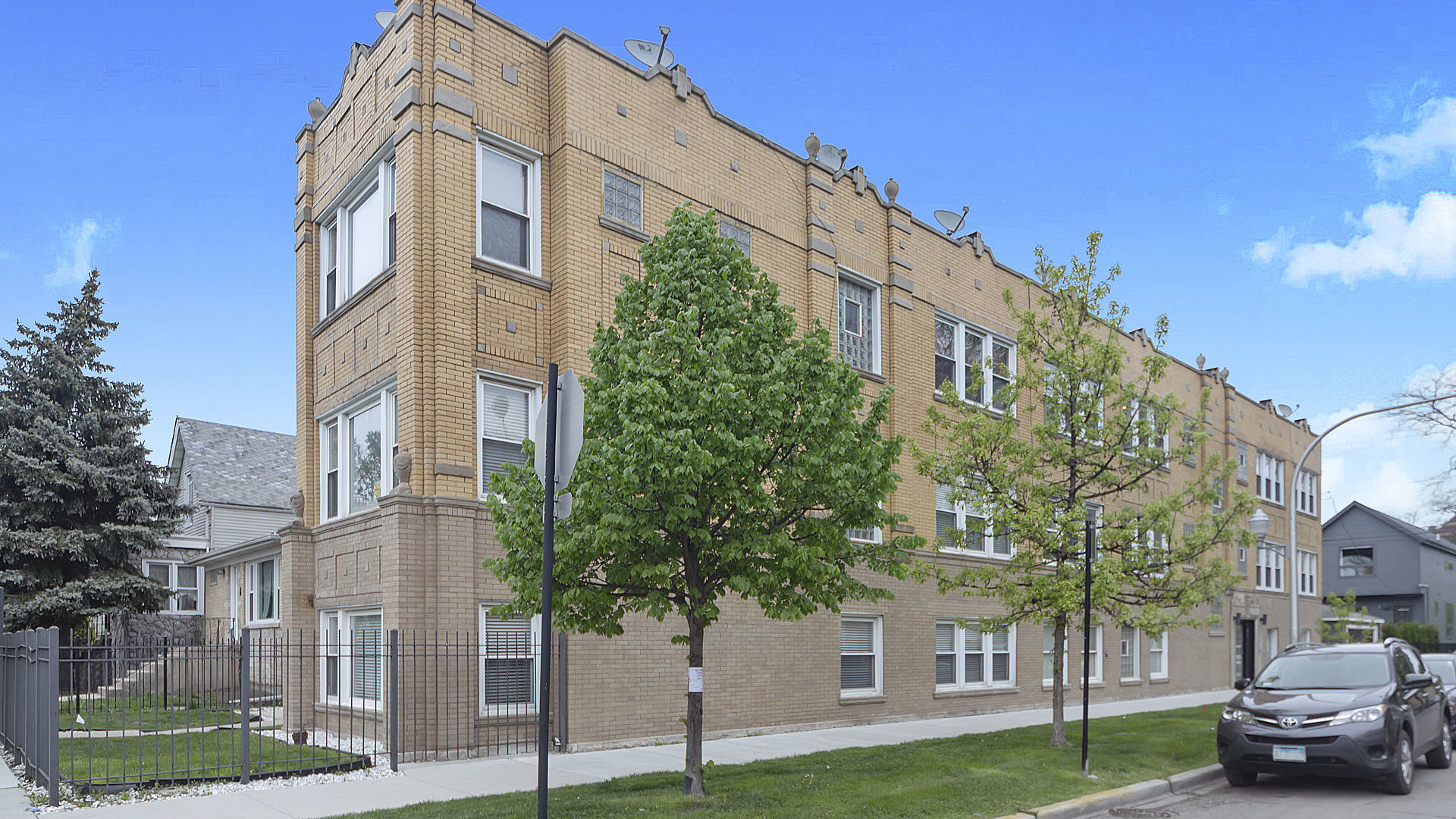 3350 West Grace Street, Unit 3 Chicago, IL 60618 - Photo 2 of 17