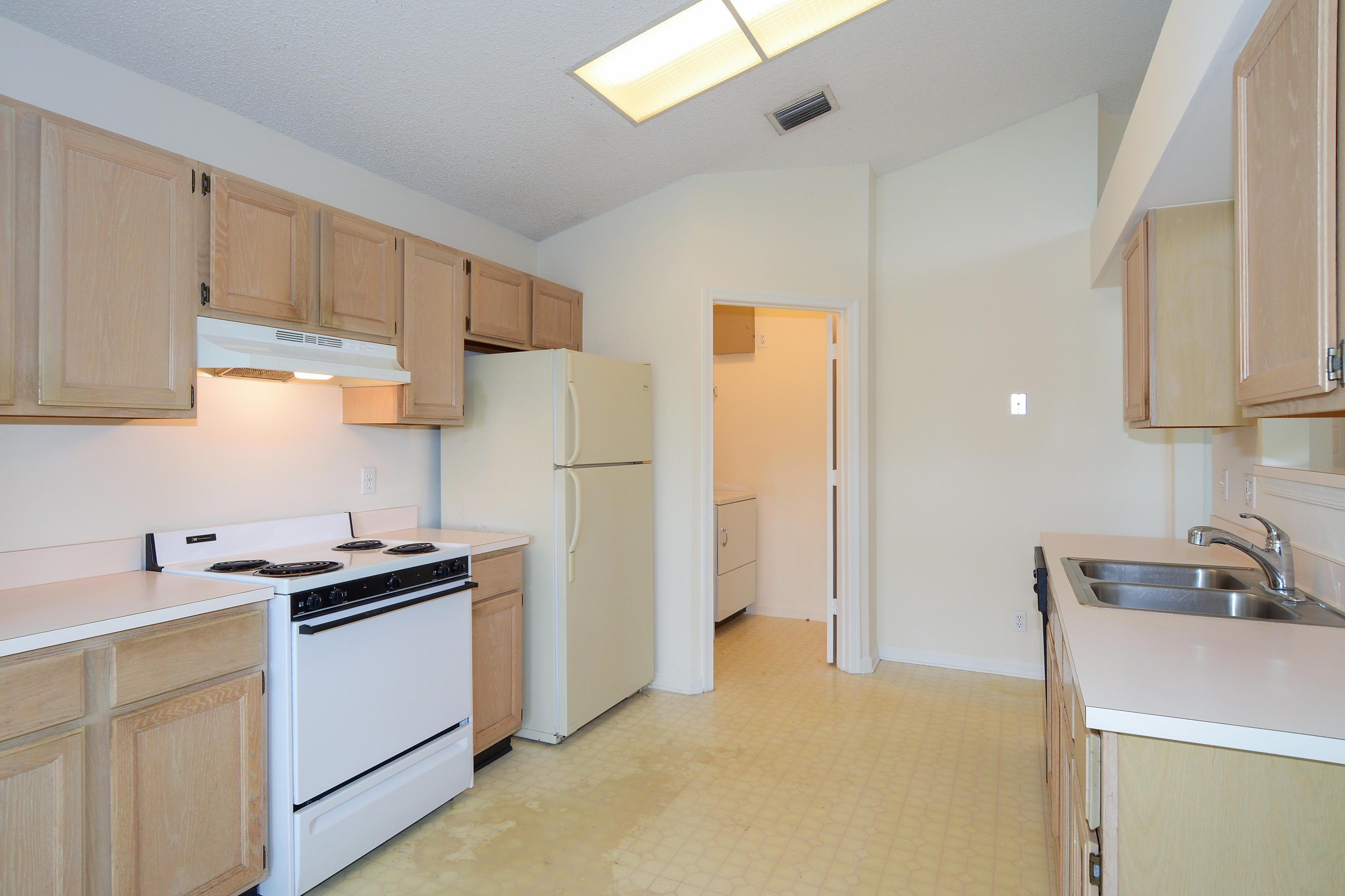 433 Trotters Lane Greenacres, FL 33413 - Photo 8 of 20 Kitchen