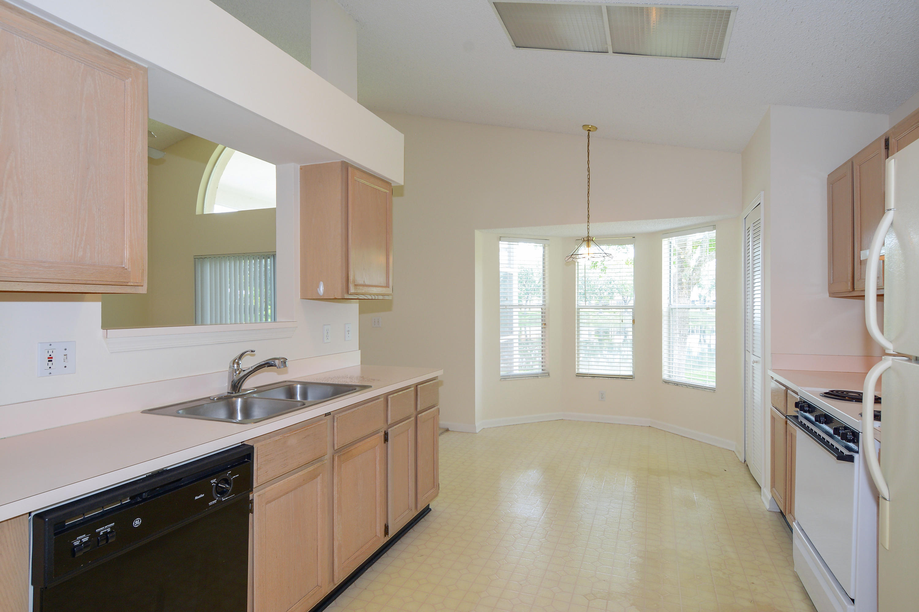 433 Trotters Lane Greenacres, FL 33413 - Photo 9 of 20 kitchen and breakfast area