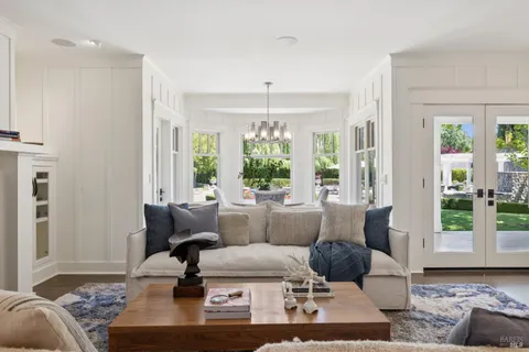 $6,200,000 | 19696 7th Street East, Sonoma, CA 95476