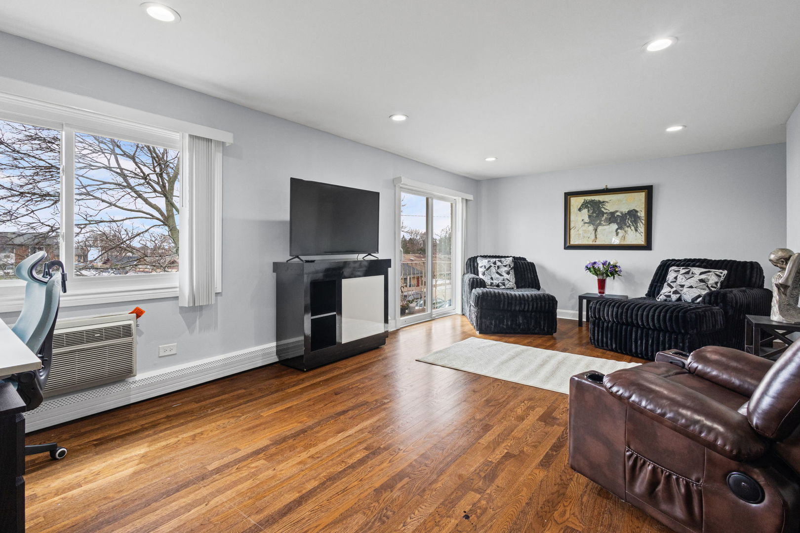 9460 Dee Road, Unit 2H Des Plaines, IL 60016 - Photo 4 of 22