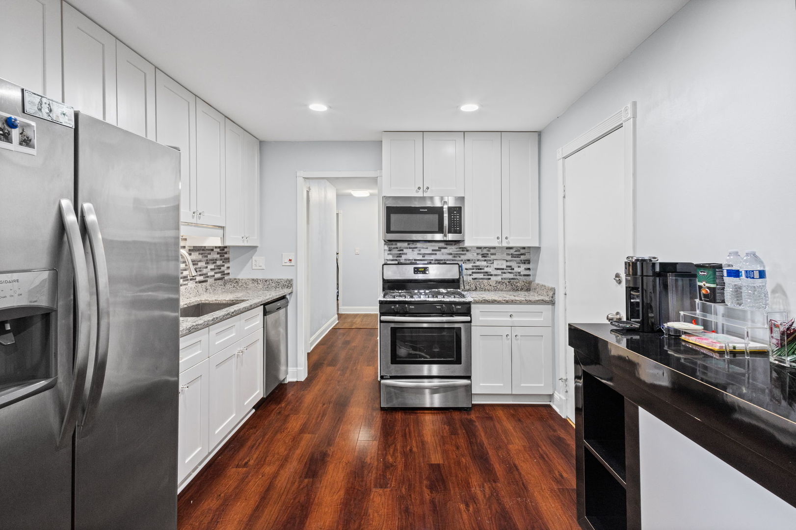 9460 Dee Road, Unit 2H Des Plaines, IL 60016 - Photo 9 of 22