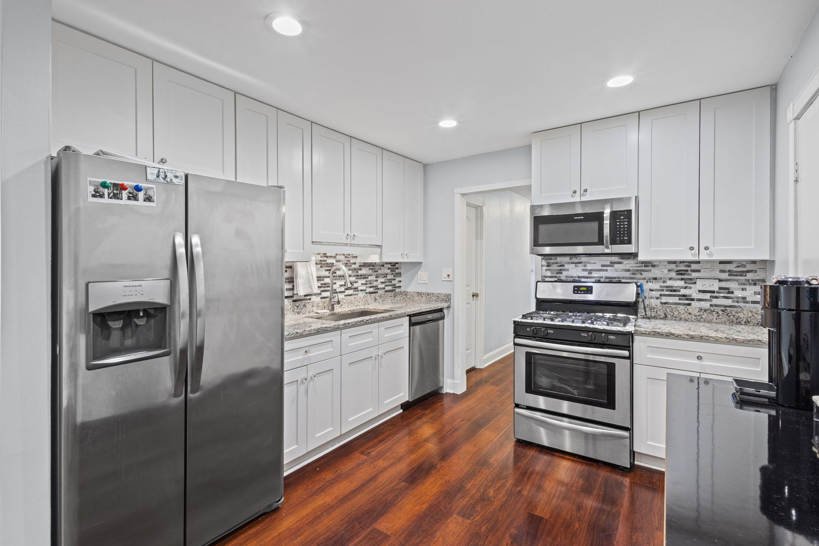 9460 Dee Road, Unit 2H Des Plaines, IL 60016 - Photo 10 of 22