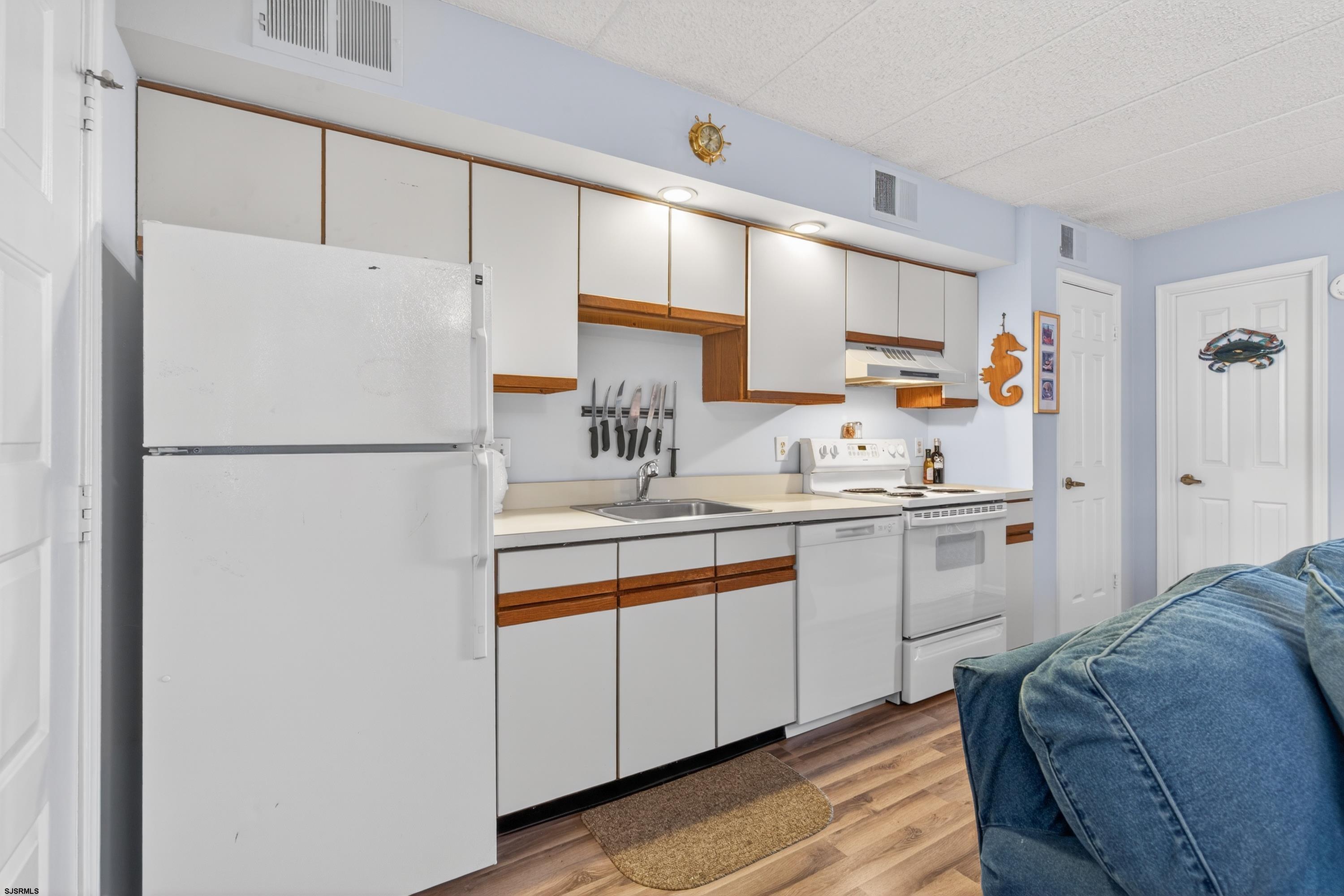 323 44th Street South, Unit 2 Brigantine, NJ 08203 - Photo 6 of 30