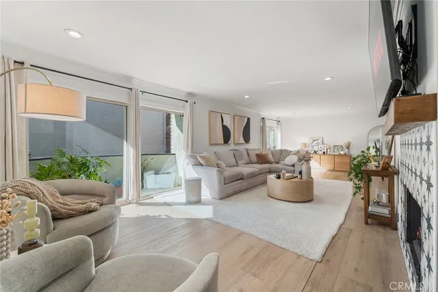 $699,000 | 5440 Lindley Avenue, Unit 201, Encino, CA 91316