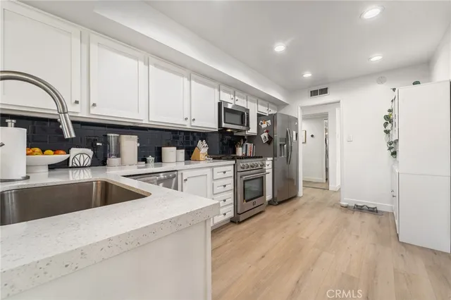 $699,000 | 5440 Lindley Avenue, Unit 201, Encino, CA 91316