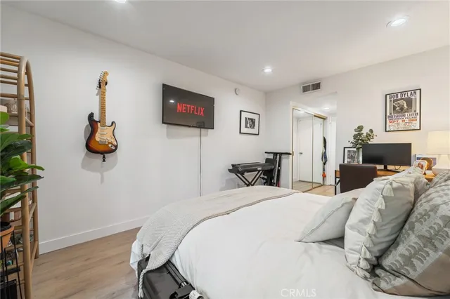 $699,000 | 5440 Lindley Avenue, Unit 201, Encino, CA 91316