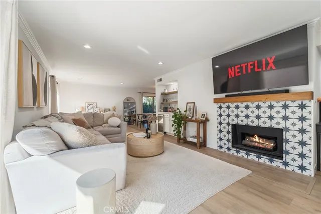 $699,000 | 5440 Lindley Avenue, Unit 201, Encino, CA 91316