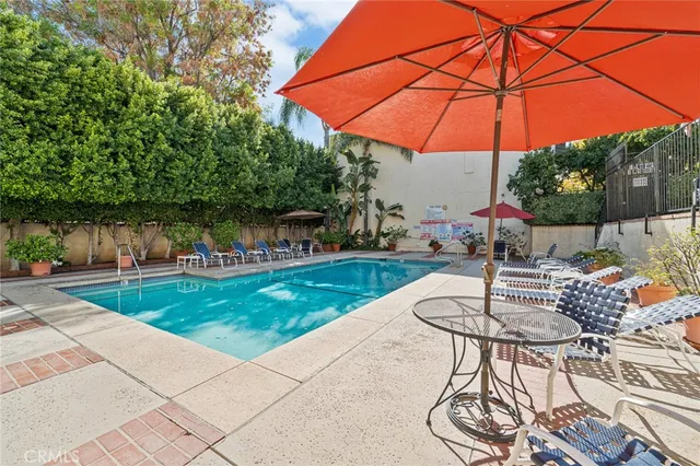 $699,000 | 5440 Lindley Avenue, Unit 201, Encino, CA 91316