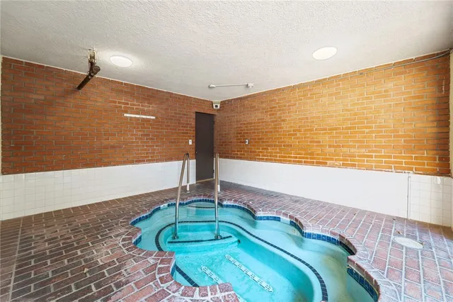 $699,000 | 5440 Lindley Avenue, Unit 201, Encino, CA 91316