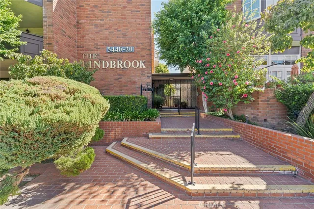 $699,000 | 5440 Lindley Avenue, Unit 201, Encino, CA 91316