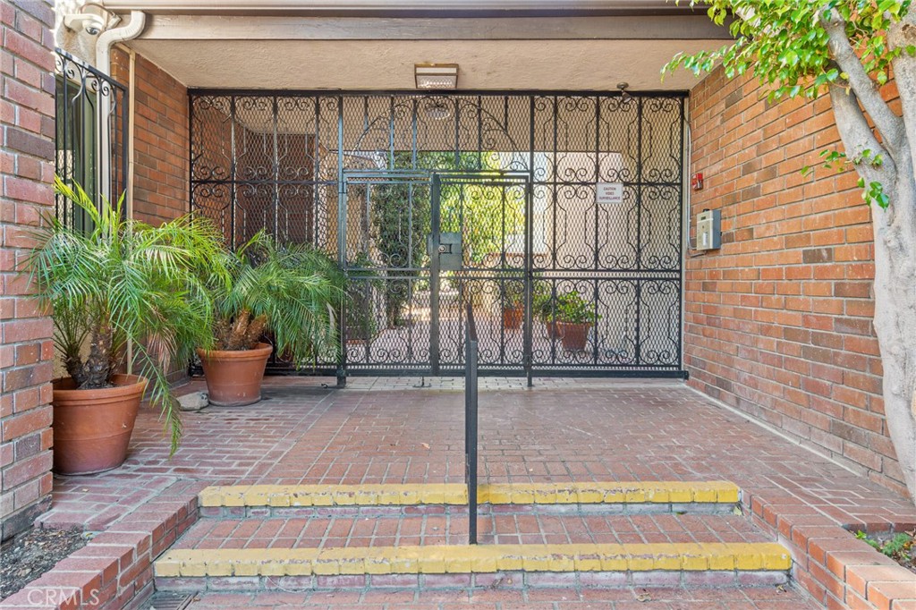 5440 Lindley Avenue, Unit 201 Encino, CA 91316 - Photo 37 of 38 a view of a porch with a potted plant