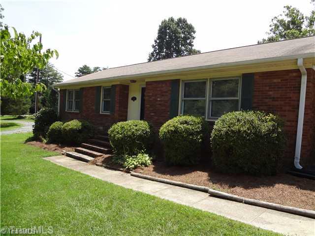 1112 Ruayne Road Greensboro, NC 27406 - Photo 1 of 7 Exterior Front.