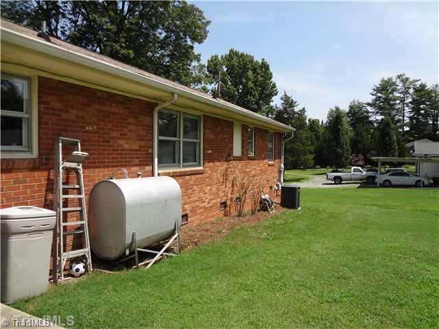 1112 Ruayne Road Greensboro, NC 27406 - Photo 5 of 7 Exterior Back.
