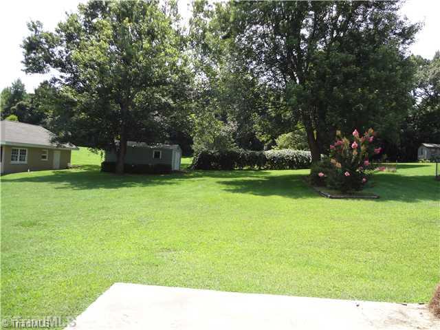 1112 Ruayne Road Greensboro, NC 27406 - Photo 6 of 7 Exterior Back.