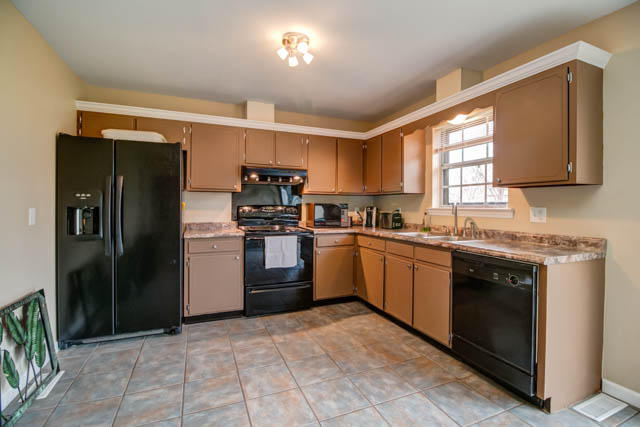 7322 Sterling Road Hixson, TN 37343 - Photo 6 of 23 IMG_0076_HDR.jpg
