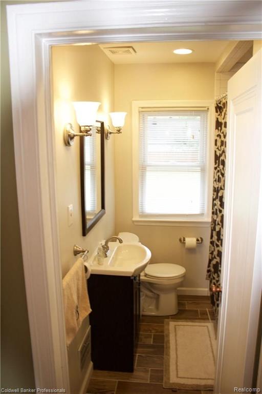 2035 Cambridge Road Berkley, MI 48072 - Photo 13 of 34