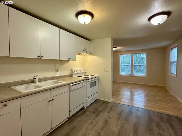 $270,000 | 9511 Northeast Gertz Circle, Portland, OR 97211