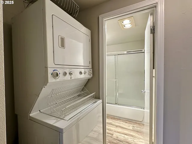 $270,000 | 9511 Northeast Gertz Circle, Portland, OR 97211