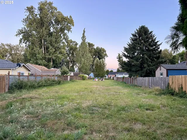 $270,000 | 9511 Northeast Gertz Circle, Portland, OR 97211