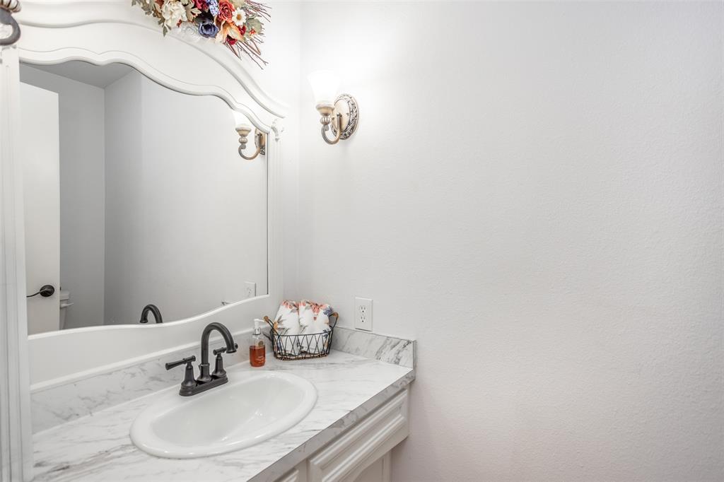 1904 Tulane Street Gainesville, TX 76240 - Photo 21 of 40 Half Bath