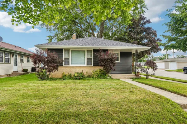 $2,200 | 2223 Grove Avenue, Racine, WI 53405