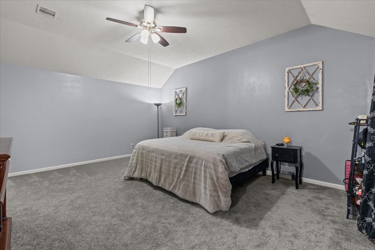 3911 Palm Crest Drive Rosharon, TX 77583 - Photo 27 of 47 Primary Bedroom