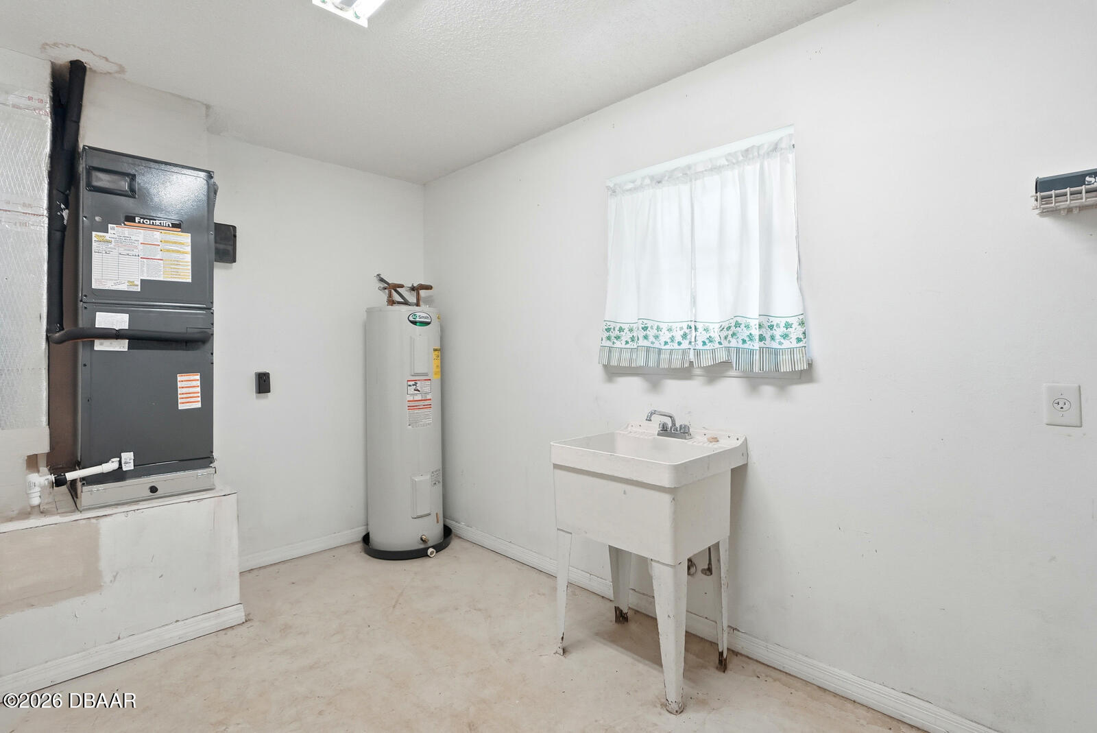550 Locust Street Port Orange, FL 32127 - Photo 13 of 37 a view of a room with gym equipment and a window