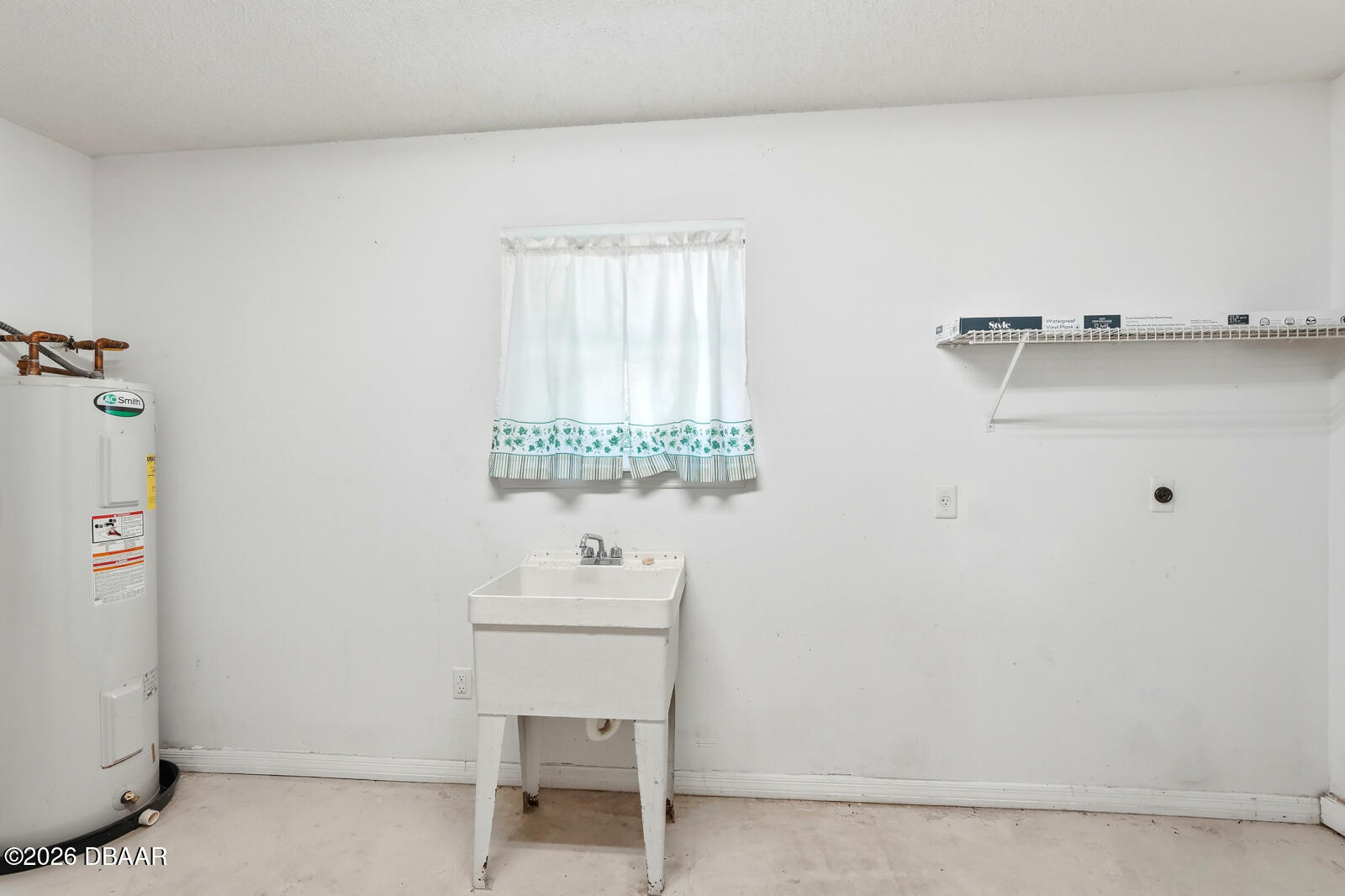 550 Locust Street Port Orange, FL 32127 - Photo 14 of 37 a bathroom with a sink and a mirror