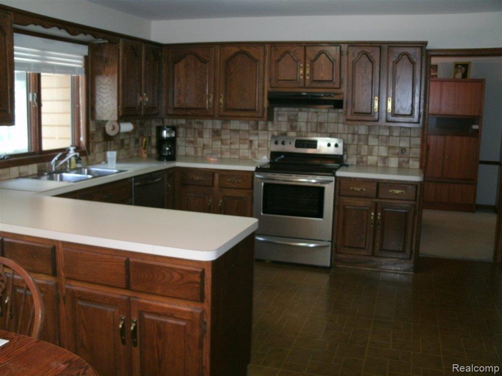 2670 Walbridge Drive Rochester, MI 48307 - Photo 4 of 21 Kitchen1.JPG