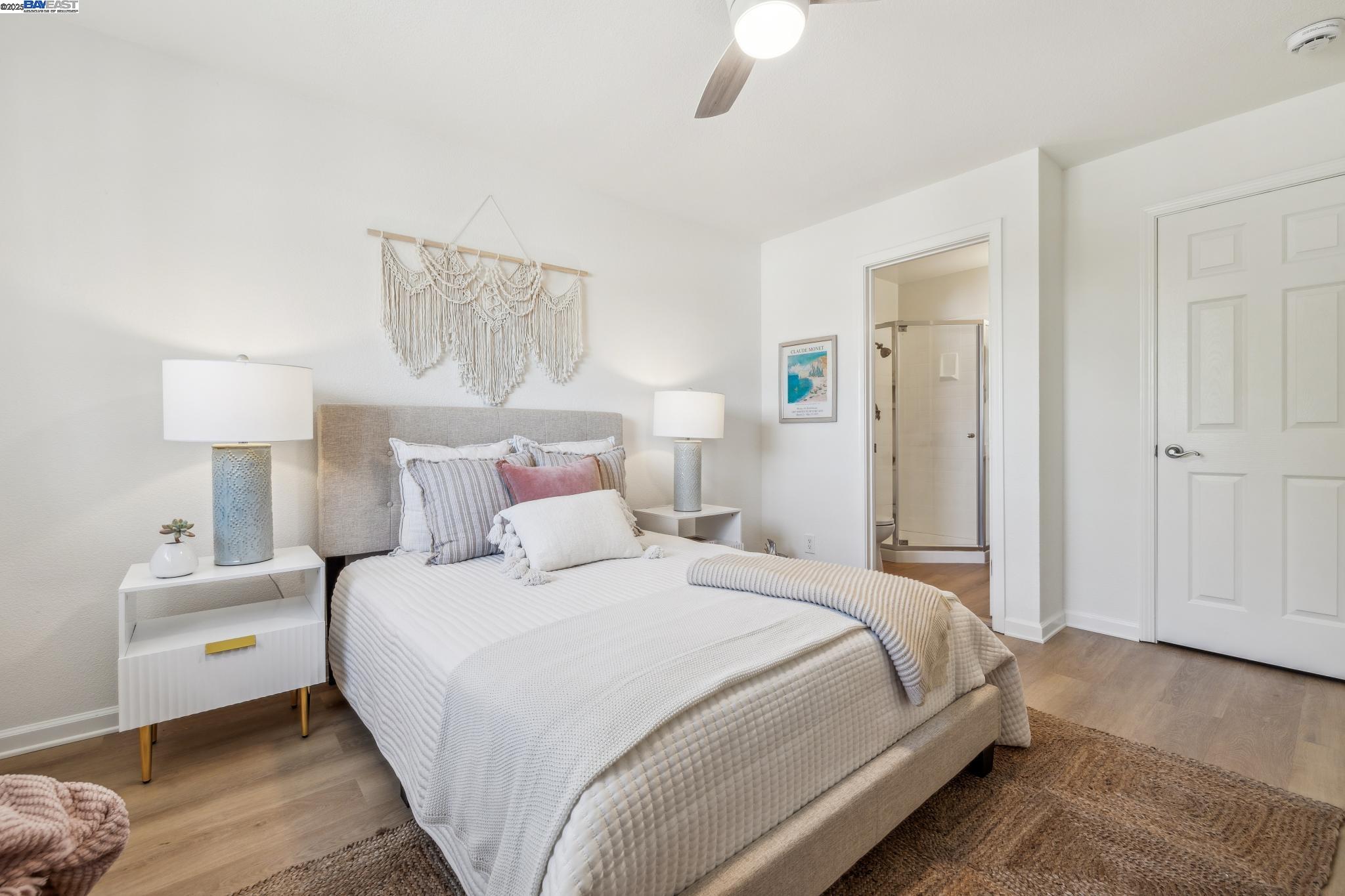 700 Fargo Avenue, Unit 2 San Leandro, CA 94579 - Photo 20 of 39 a bedroom with a bed and a lamp