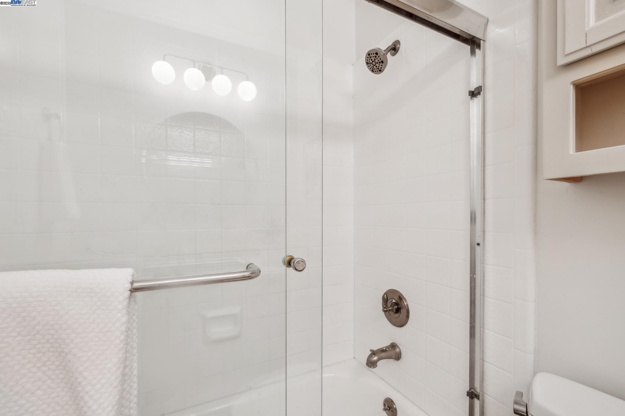 700 Fargo Avenue, Unit 2 San Leandro, CA 94579 - Photo 30 of 39 a bathroom with a shower