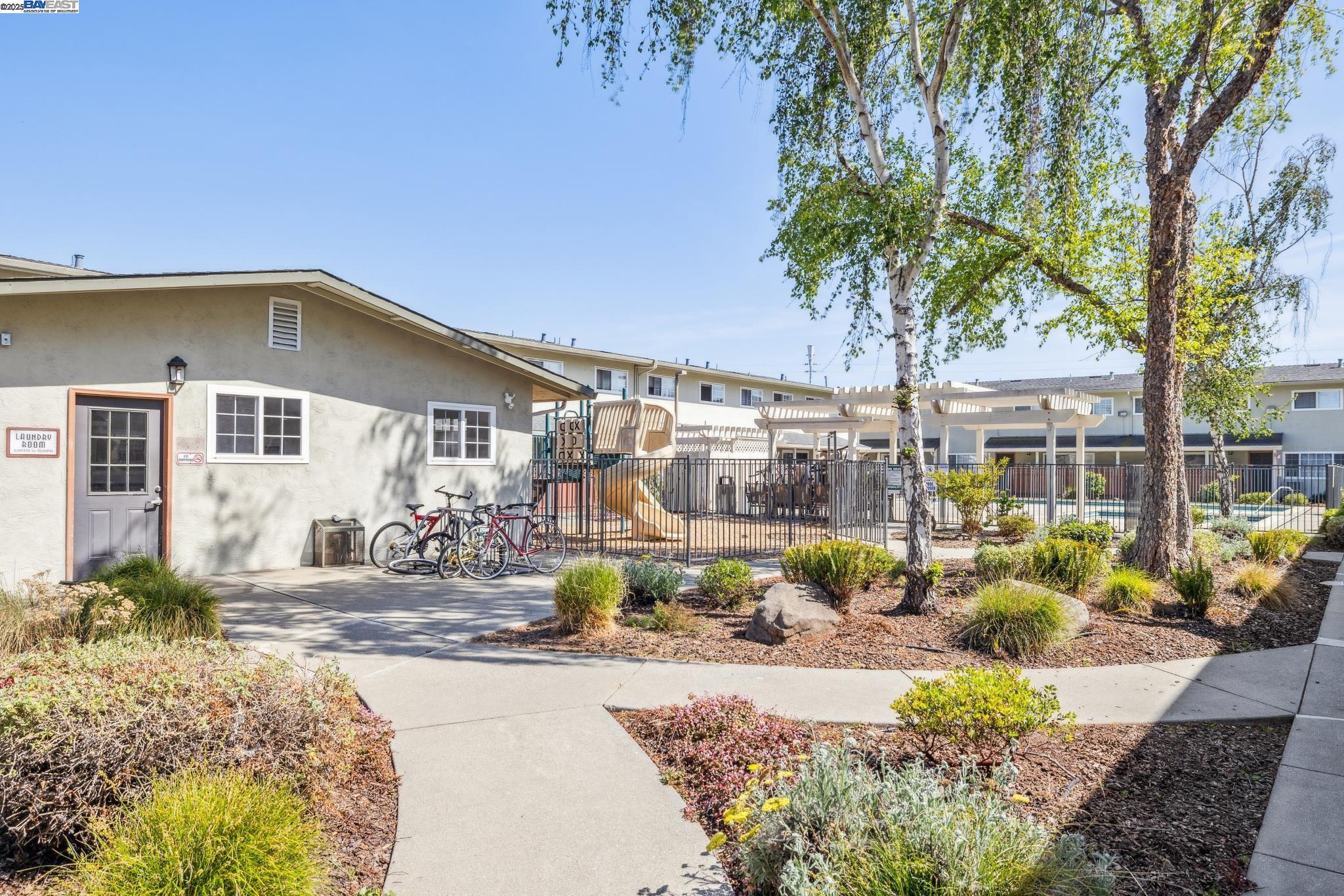700 Fargo Avenue, Unit 2 San Leandro, CA 94579 - Photo 32 of 39 a front view of a house with garden