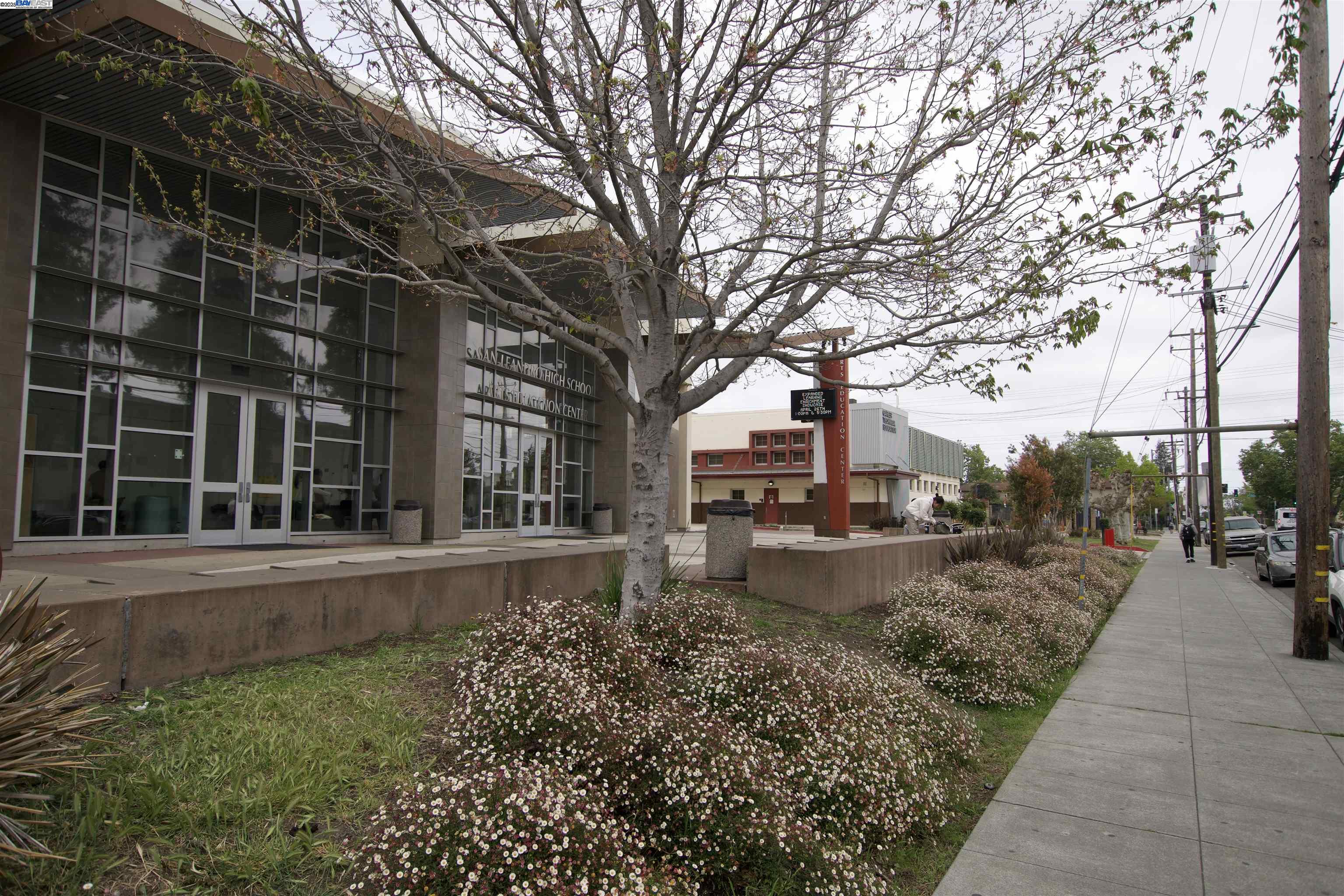 700 Fargo Avenue, Unit 2 San Leandro, CA 94579 - Photo 35 of 39 a view of a patio with chair and tables